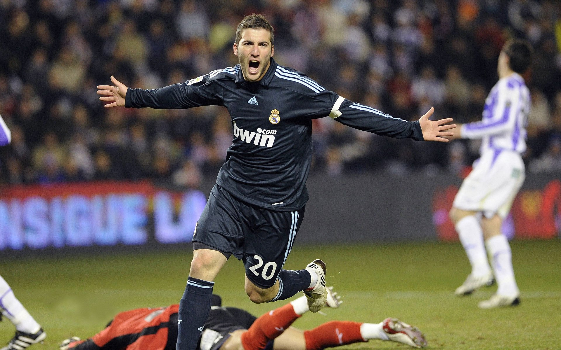 楚阿梅尼爆发引领桑巴风暴，巴西完胜玻利维亚展现战术新章