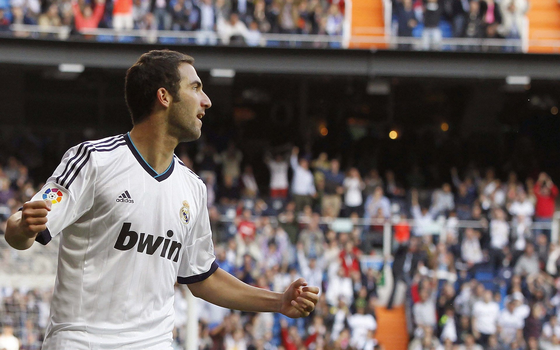 弗拉霍维奇爆发破纪录，苏格兰强势拿下那不勒斯，一场战术与意志的胜利