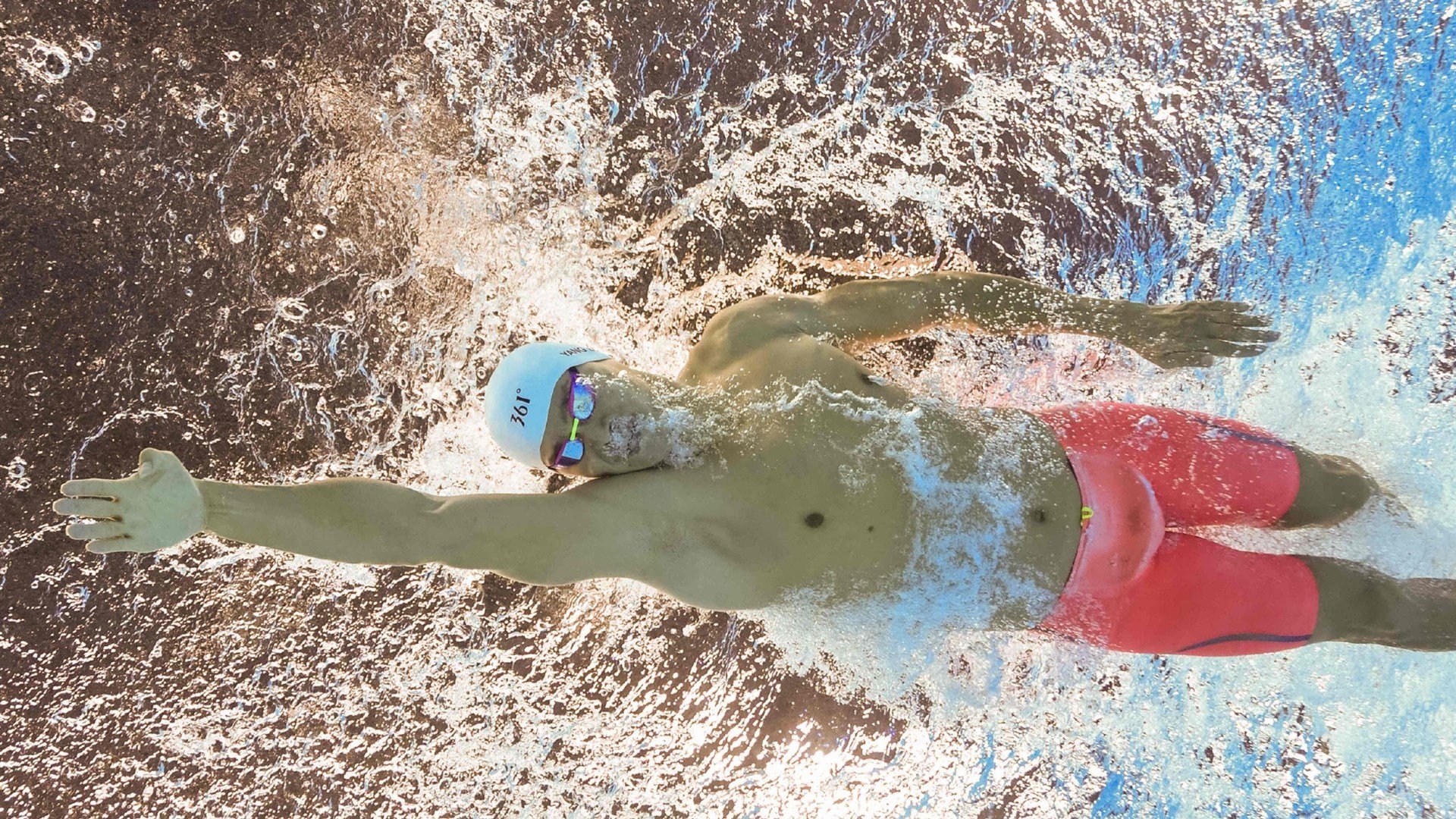 斯通斯冠军级表现定乾坤,伊拉克末节神奇逆转带走瑞典